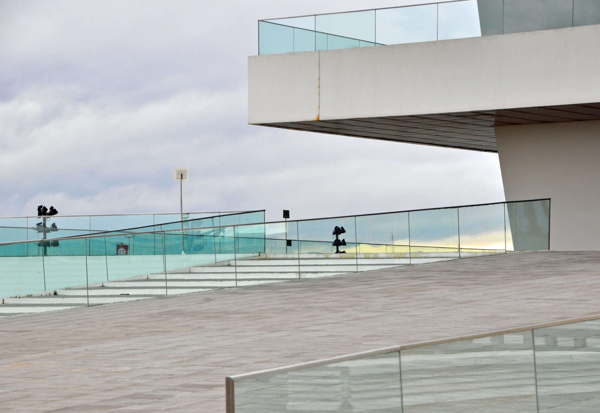 Gläserne Brüstungen am America's Cup Gebäude „Veles e Vents“ in Valencia (David Chipperfield Architects)