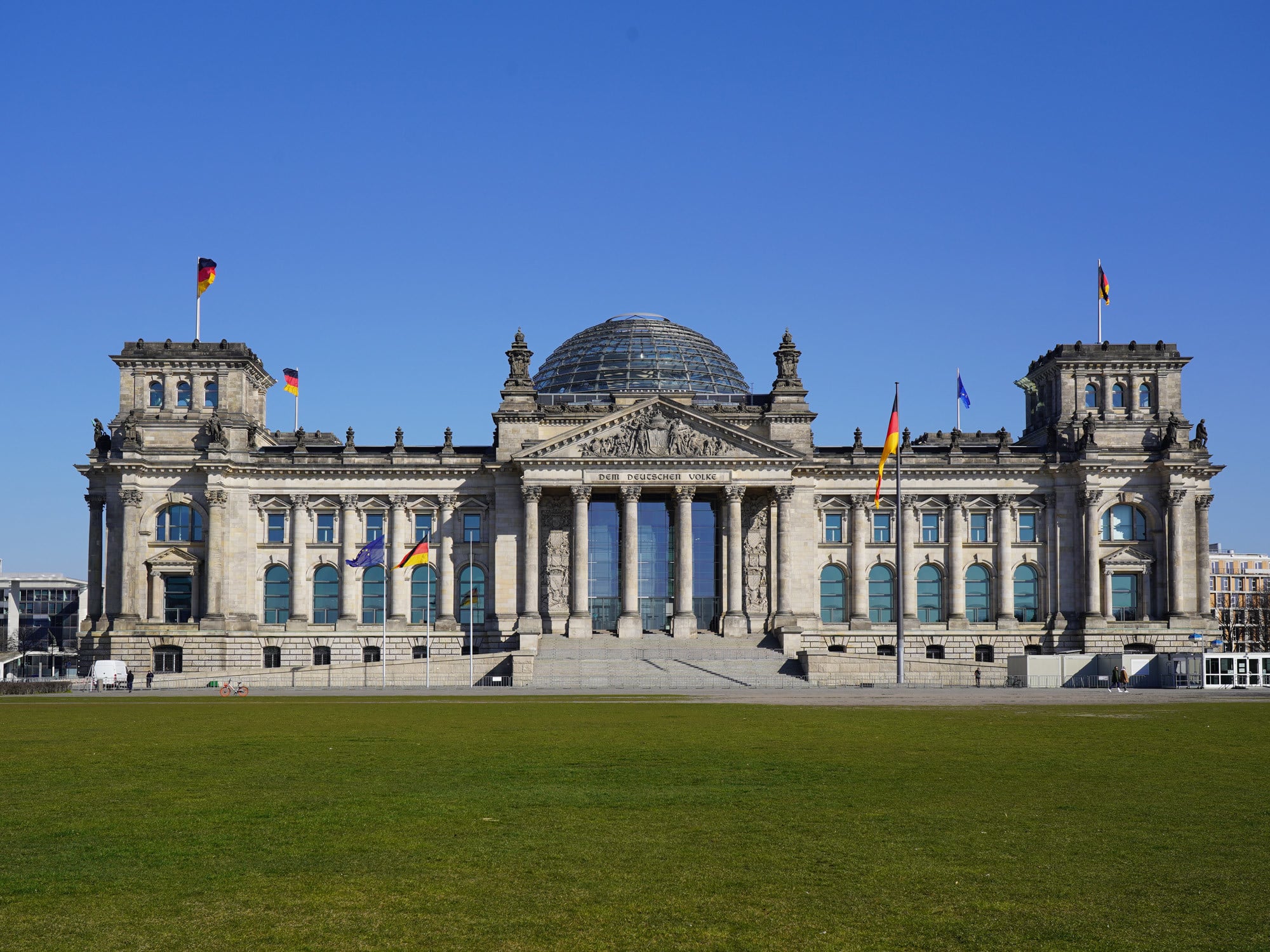 Horizontalverglasung über der Berliner Reichstagskuppel; Architekten: Foster & Partners