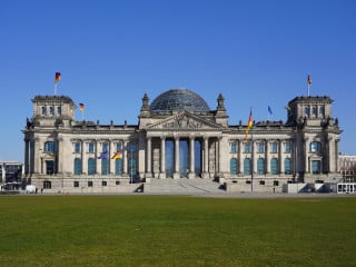 Horizontalverglasung über der Berliner Reichstagskuppel; Architekten: Foster & Partners