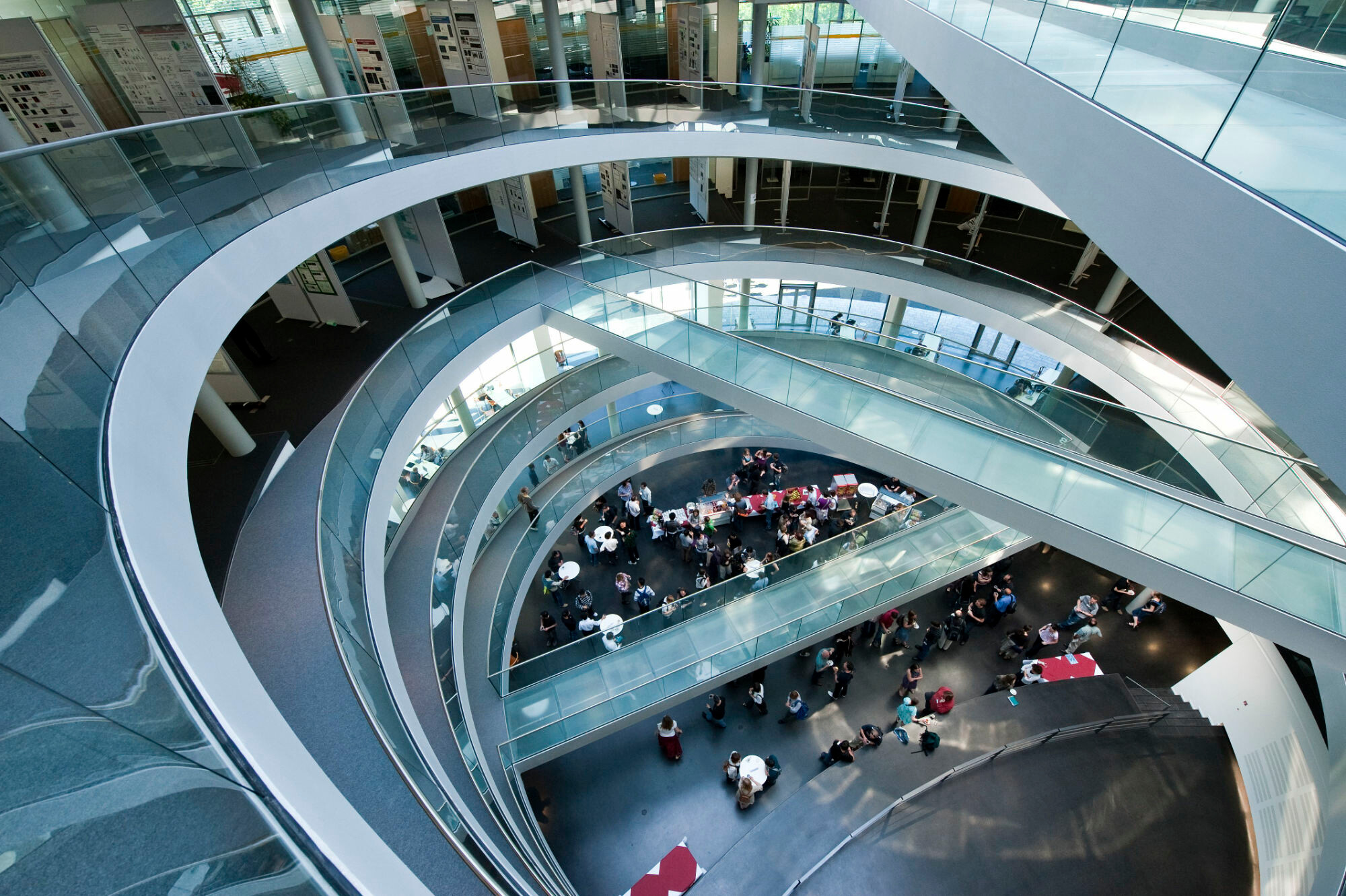 Die Architekten des als Doppelhelix geplanten EMBL-Gebäudes waen Bernhardt + Partner Architekten aus Darmstadt.