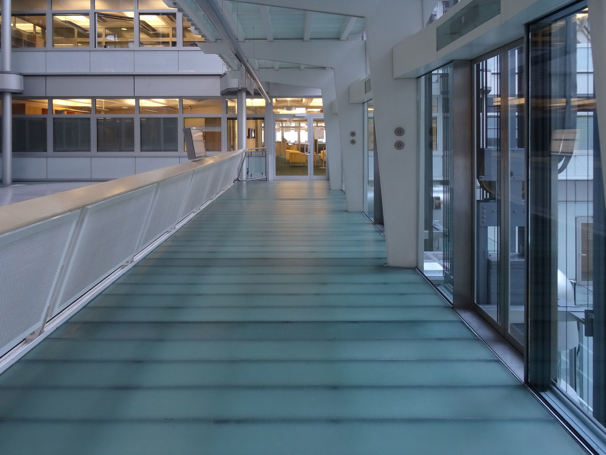 Glasboden im Ludwig-Erhard-Haus, Berlin (Architekten: Nicholas Grimshaw & Partner)