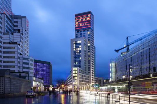 Beim Zoofenster in Berlin kommen radarreflexionsdämpfende Gläser zum Einsatz 