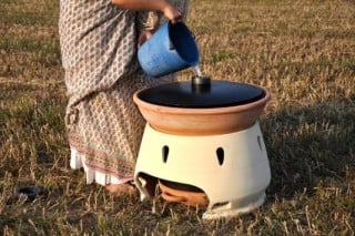 Erster Schritt: Das Meerwasser wird eingefüllt