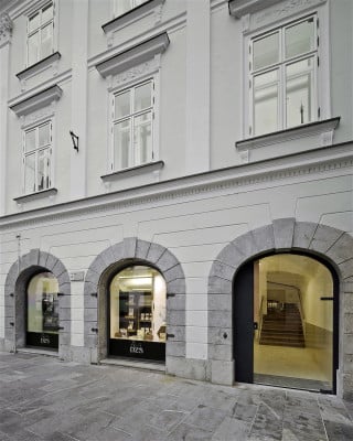 Die barocke Fassade wurde restauriert und teilweise rekonstruiert