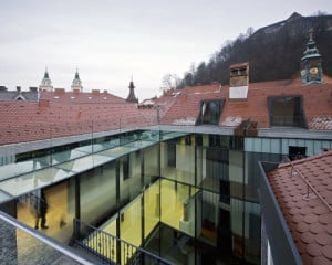 Im Zentrum der Altstadt von Ljubljana befindet sich das renovierte, barocke Häuserensemble