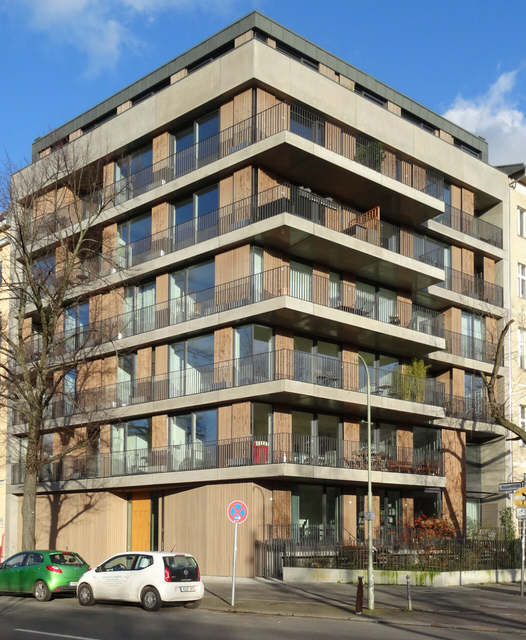 In einem ausgewogen konstruierten, energieeffizienten Gebäude stehen die Sparstrategie und die Gewinnstrategie unter Berücksichtigung der örtlichen Gegebenheiten im Gleichgewicht. Im Bild MOE Wohnhaus von Carlo Witte Architekten