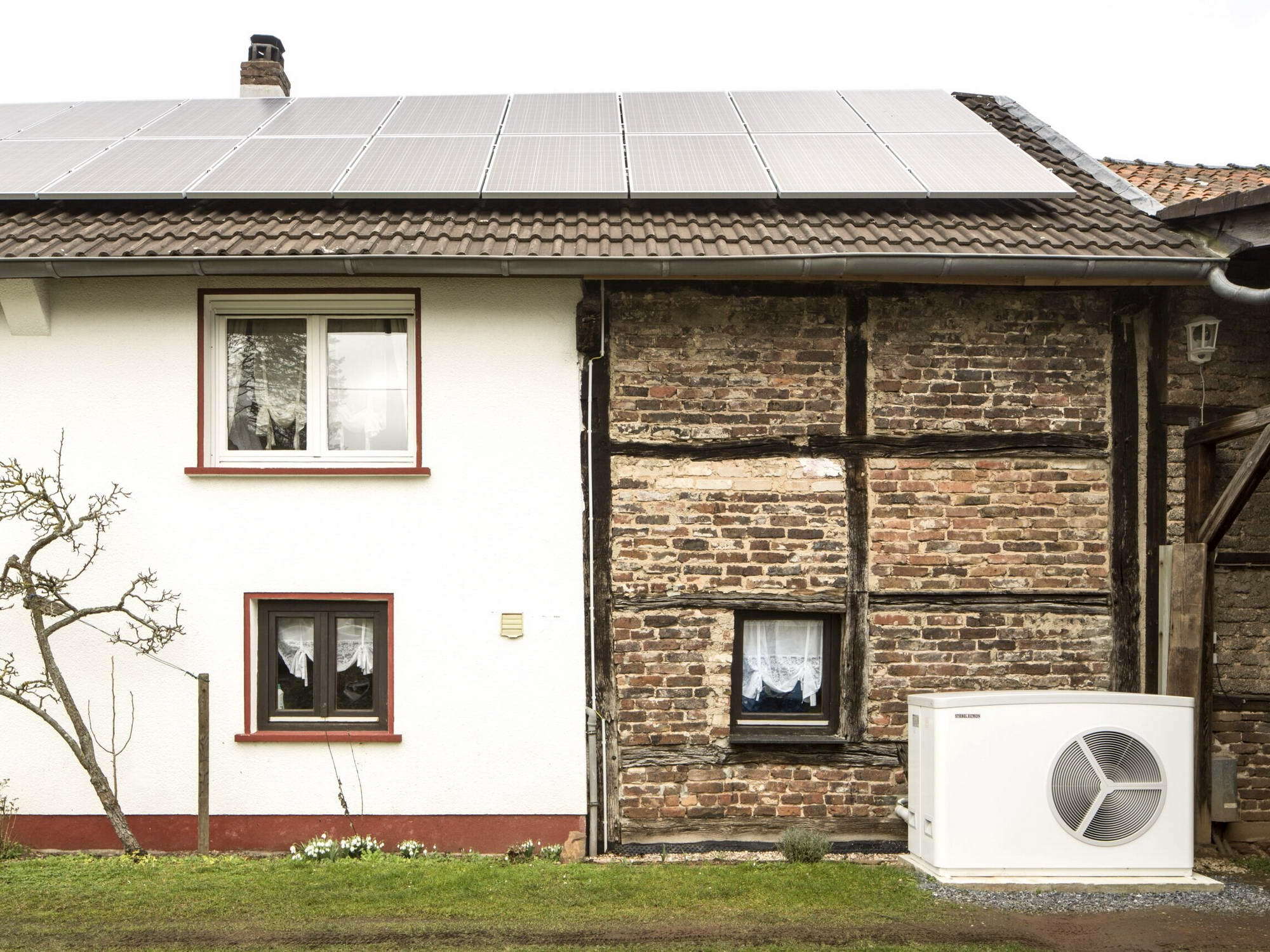 In Hybridsystemen werden verschiedene Energieerzeuger (etwa Photovoltaik und Wärmepumpe) zu einem System verbunden.