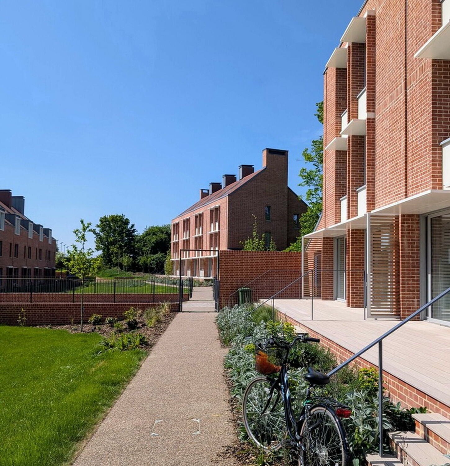 Das Projekt Hinsley Lane der Universität Cambridge ist ein Passivhaus-Wohnkomplex mit 24 Stadthäusern für 150 Studierende.