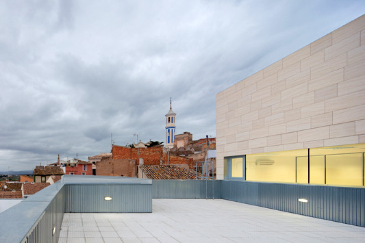 Von der Dachterrasse haben die Besucher einen freien Blick über die Altstadt