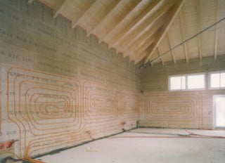 Wandheizung im Versammlungshaus der Mennonitengemeinde in Owinge