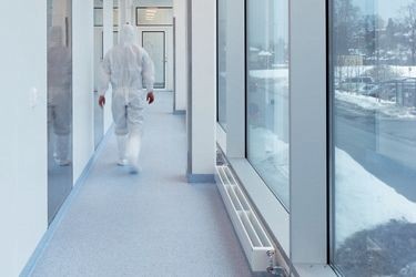 Homogener Belag mit ableitfähigem Rücken (für Reinräume geeignet)