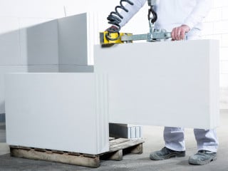Im Bau befindliches Gebäude aus Kalksandstein-Planelementen