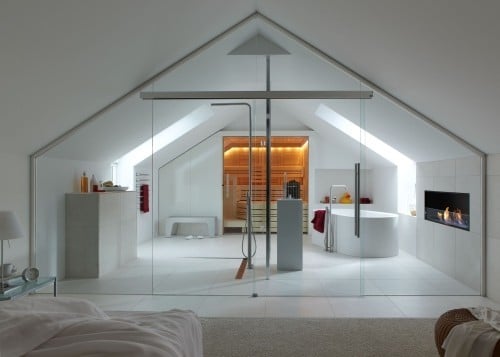 Ganzglastüranlage aus vorgespanntem ESG