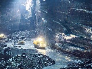 Schiefer lagert häufig in mehreren Hundert Metern Tiefe - hier das größte Schieferbergwerk der Welt  „La Fraguiña“ in Spanien