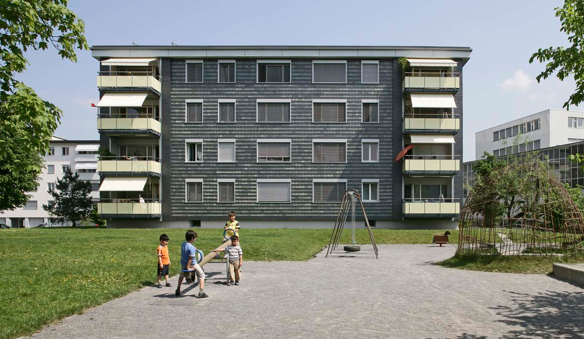 Nach ökologischen und baubiologischen Gesichtspunkten saniertes Wohngebäude im schweizerischen Baar (2007)