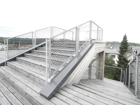 Mehrere Treppen verbinden die Dachterrassen miteinander