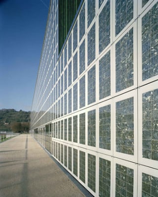 Paul Horn-Arena in Tübingen: Glas-Folien-Laminate mit grünen multikristallinen Solarzellen