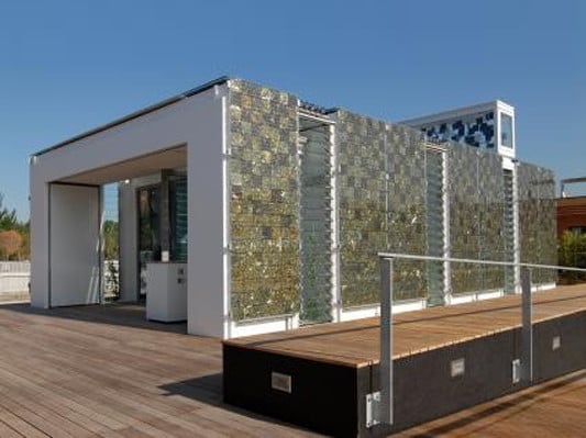 Der Wohnhausprototyp der Hochschule für Technik (HFT) Stuttgart belegte mit seinen Solarfassaden den dritten Platz beim Solar Decathlon 2010