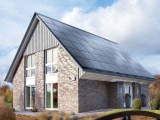 Ausführungsbeispiel Energiedach: Die Module bilden die Dachhaut