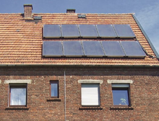 Flachkollektoren zur Erzeugung von Solarwärme auf einem Ökobauernhof in Gemünden (Nutzung für Warmwassererzeugung und Holzpelletsanlage für die Heizung)