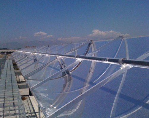Solare Kühlung auf dem Dach des Metro-Einkaufszentrums in Antalya mit Parabolrinnenkollektoren