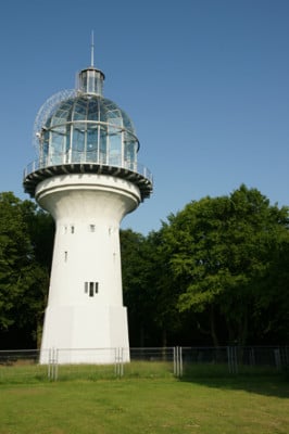Der ehemals massive Wasserbehälter wurde durch eine Kuppel aus Stahl und Glas ersetzt