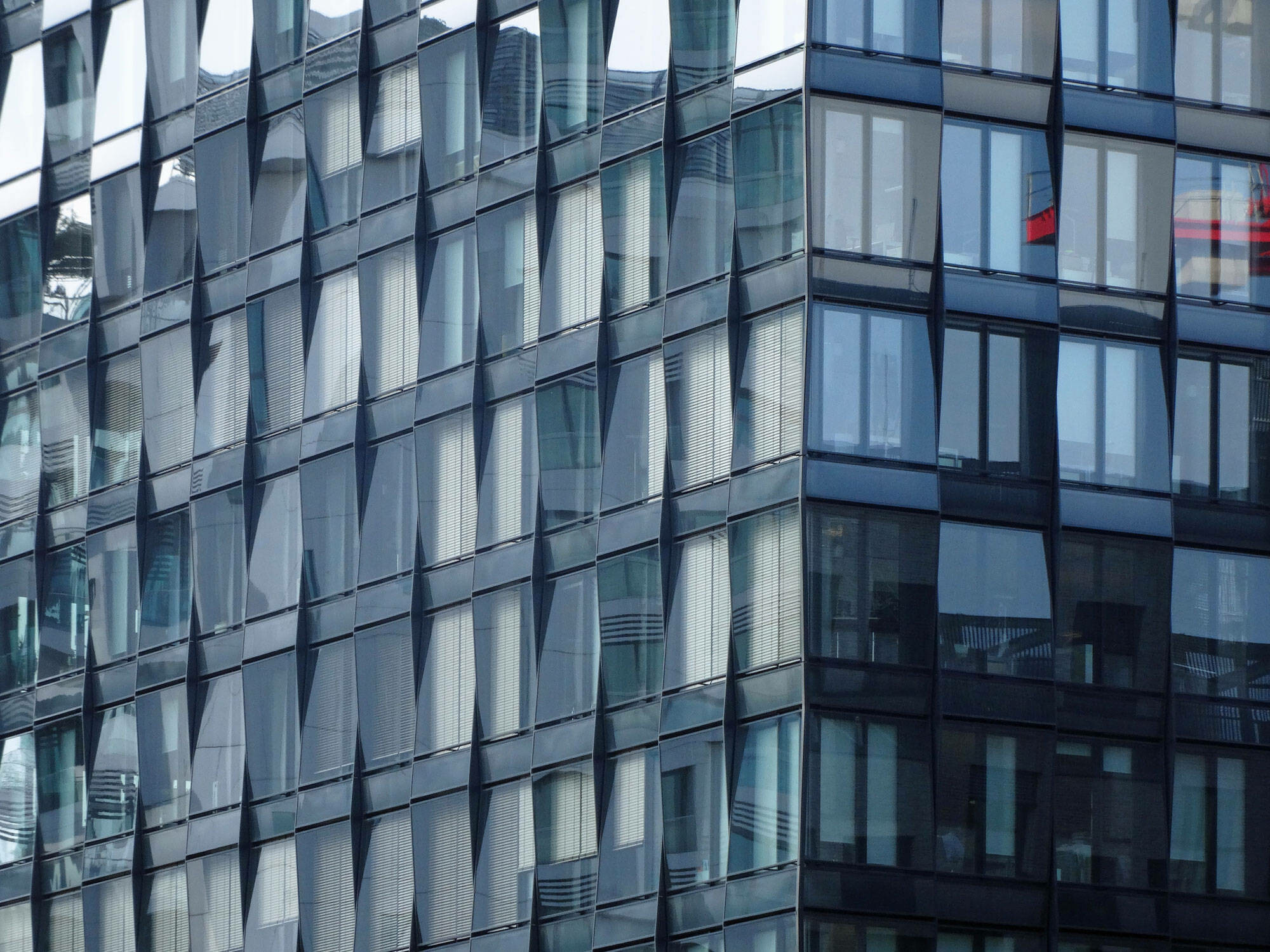 Doppelfassade mit integriertem Sonnenschutz