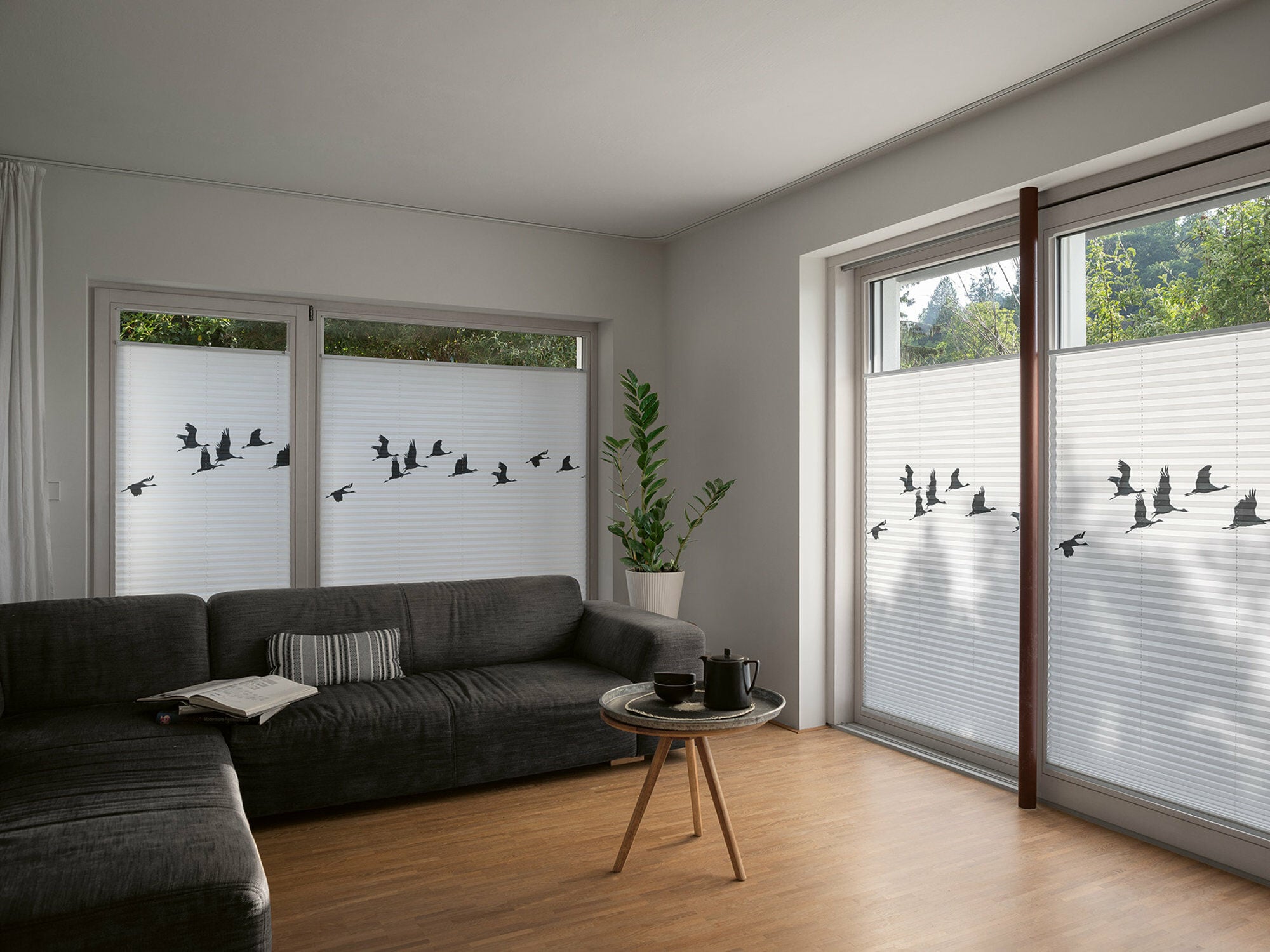 Faltstore, auch Plissees genannt, verfügen über einen textilen, regelmäßig gefalteten Behang.