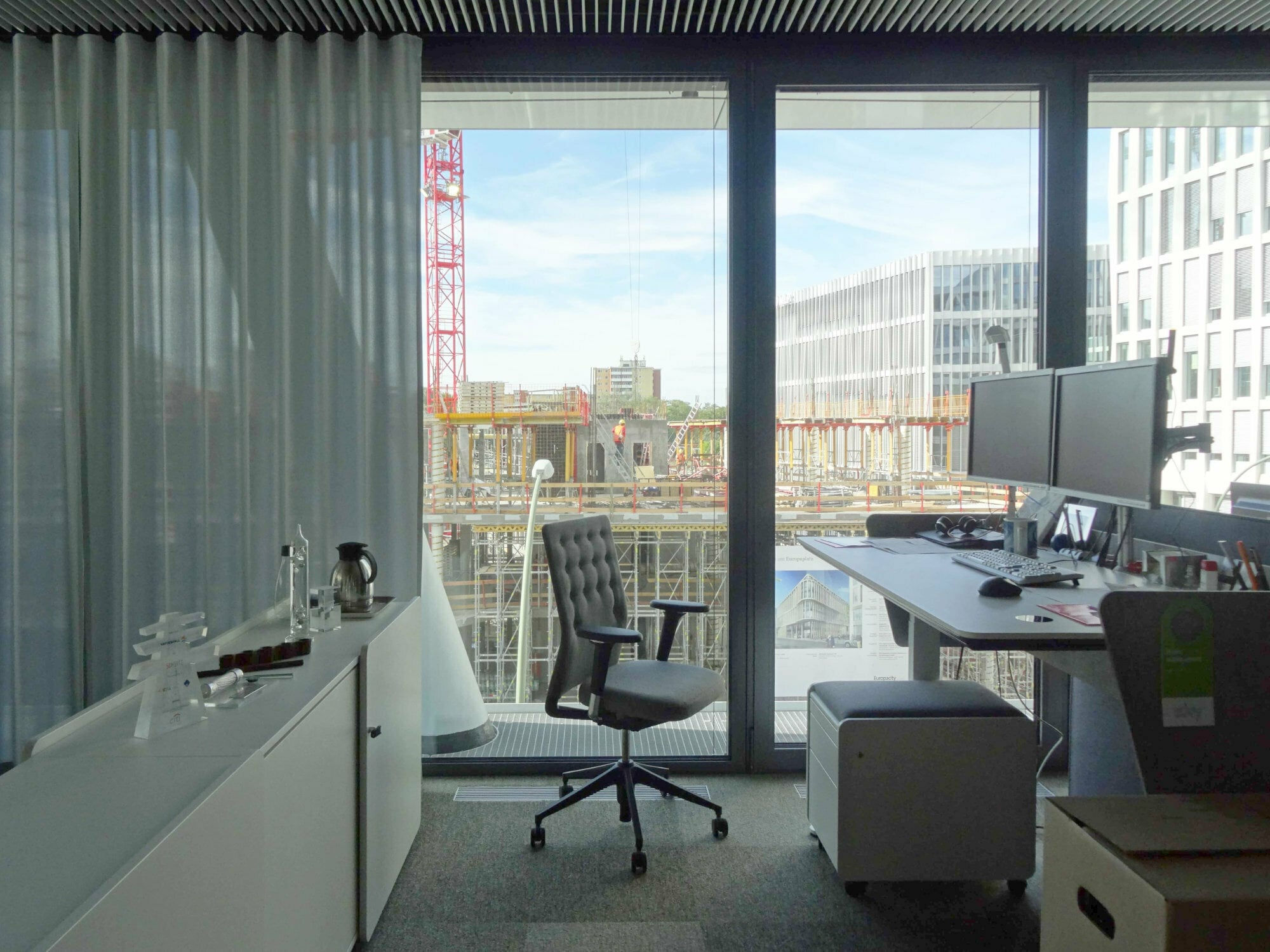 Die Beleuchtungsstärke wird bei vielen gesetzlichen Vorschriften herangezogen, die die Beleuchtung von Arbeitsplätzen regeln.