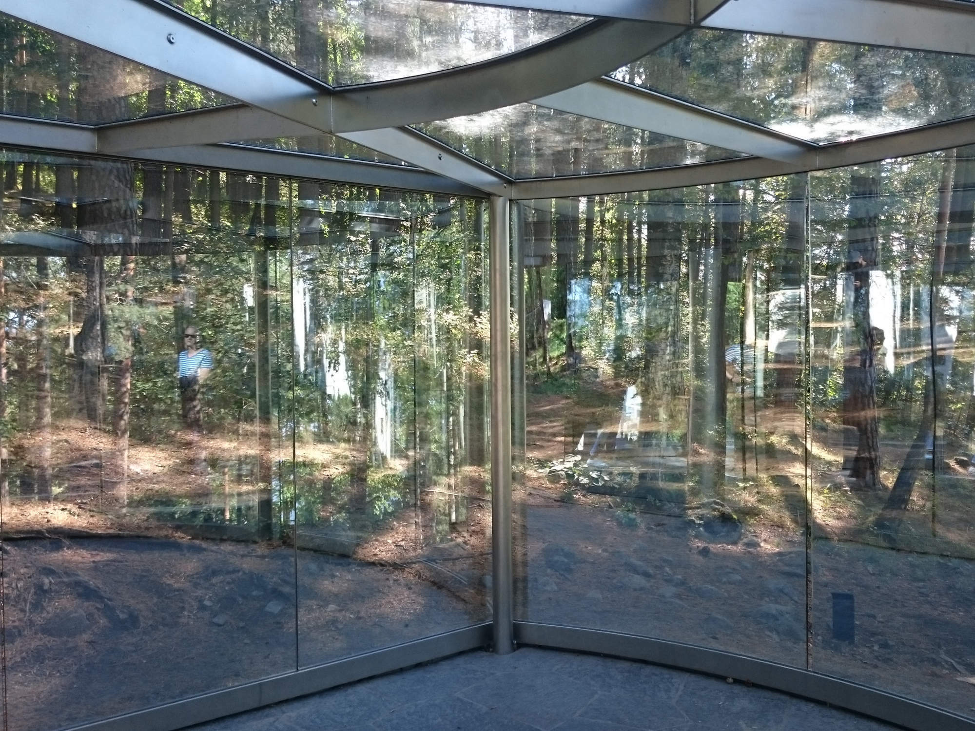 Ganz aus transparentem Glas besteht die Hülle des Ekeberg Pavillons in Oslo