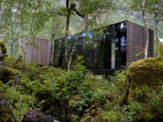Das Hotel befindet sich inmitten der Natur an der Schlucht Gudbrandsjuvet