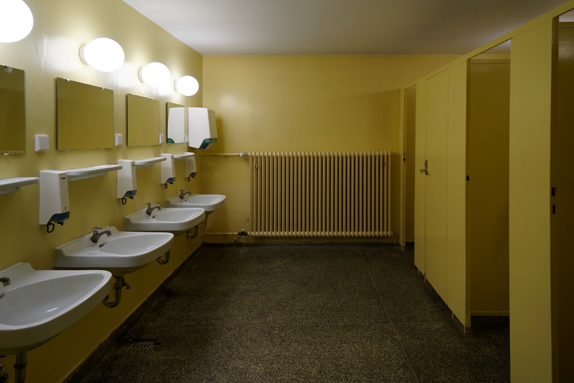 Toilettenraum in der Akademie der Künste am Berliner Hanseatenweg.