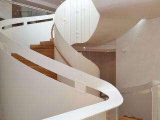 Faltwerktreppe mit Brüstungsgeländer aus Stahl im Hotel Lamaison in Saarlouis.