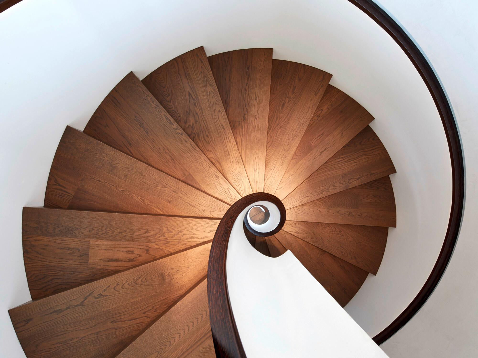Bei allen kreisförmigen Treppen sind die Stufen als Radialsegmente ausgebildet
