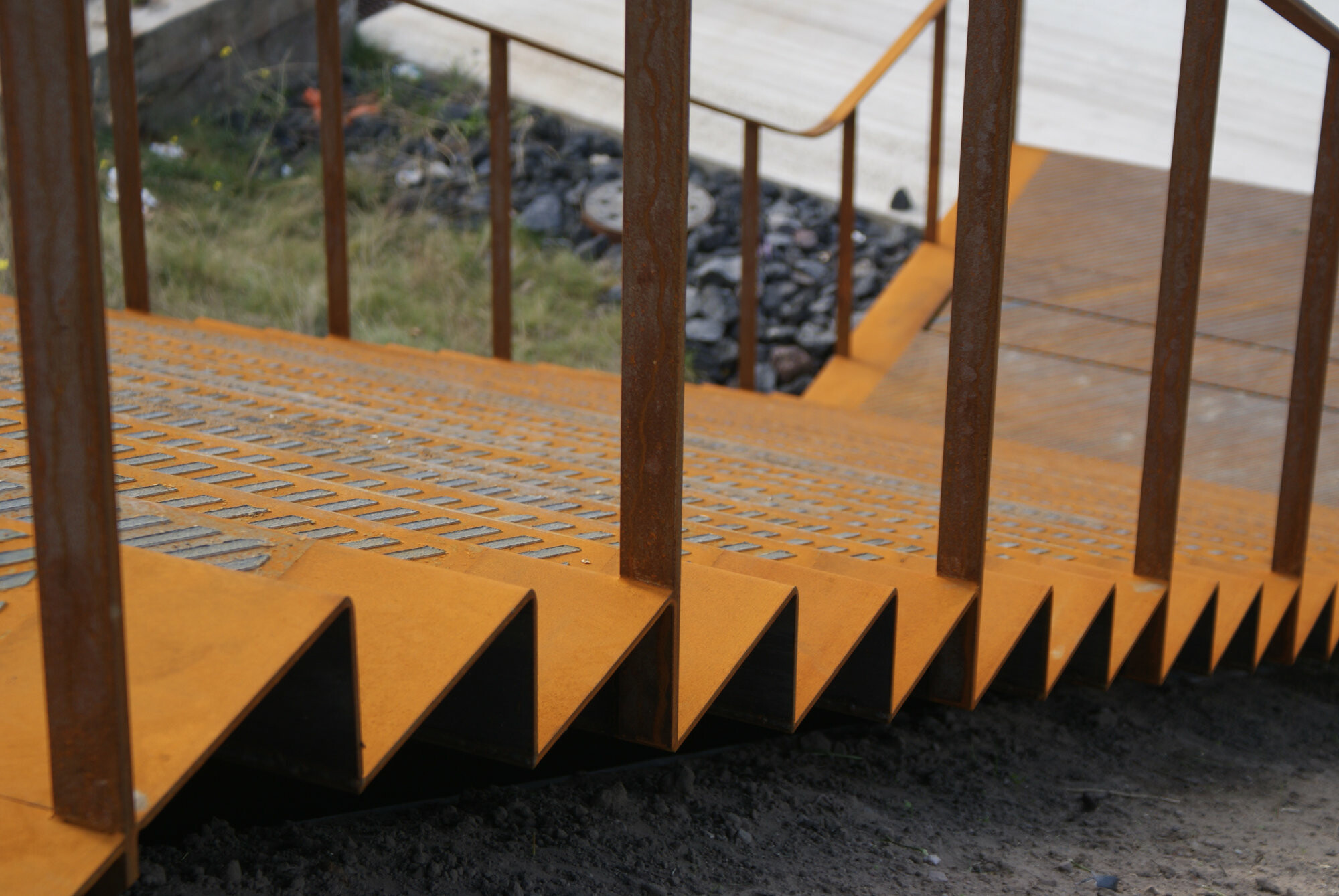 Faltwerktreppe aus Cortenstahl