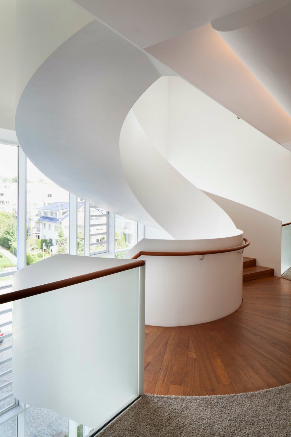 Die extravaganten Wendeltreppen im Seehotel Riva in Konstanz durch Technik und Design.