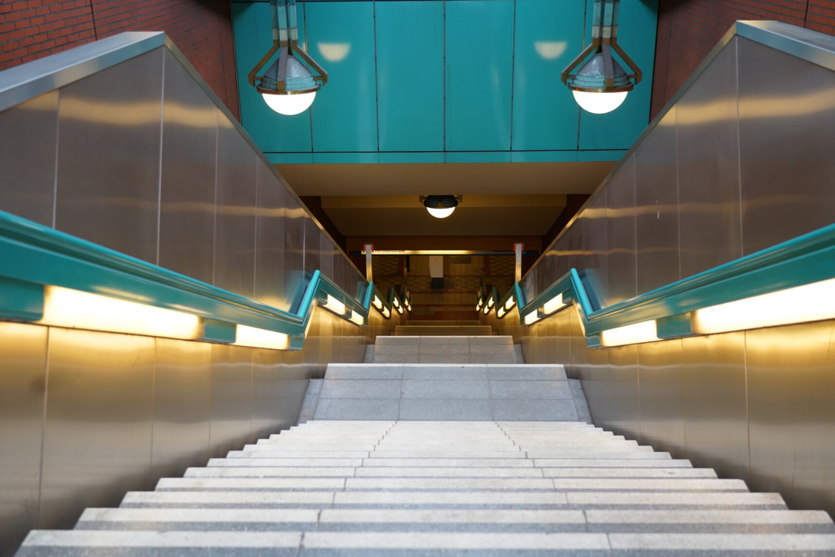 Handläufe aus Kunststoff am U-Bahnhof Rathaus Reinickendorf in Berlin