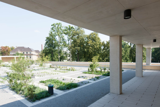 Dachgarten als Ergänzung der Parkanlage auf dem Klinikgelände