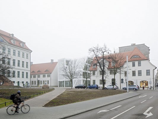 Der Neubau der Bundeskulturstiftung liegt schräg gegenüber des historischen Waisenhauses der Franckeschen Stiftungen am Franckeplatz