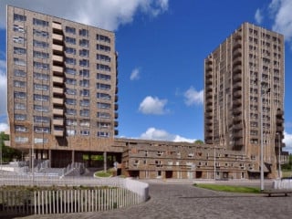 Zwei Wohnhochhäuser in Amsterdam