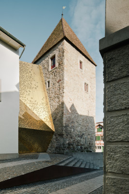Expressives Volumen zwischen Breny-Turm und Breny-Haus 