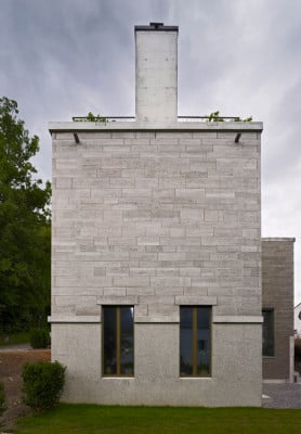 Die Südansicht ist zugleich die Gartenfassade