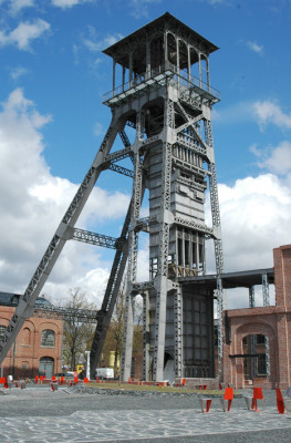 Der alte Förderturm an der Ostseite 
