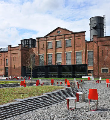 An der Nordseite des Platzes befindet sich das Kulturzentrum Genk