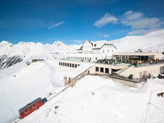 Die Standseilbahn ist die älteste Bergbahn im Engadin