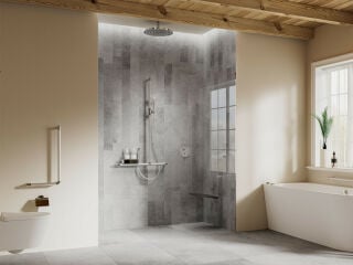 Einbaudusche mit gläserner Duschabtrennung