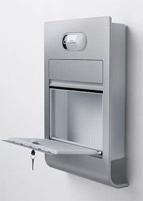 Türstation, Briefkasten und Leuchte in klarem Design ... Türstation, Briefkasten und Leuchte in klarem Design ...