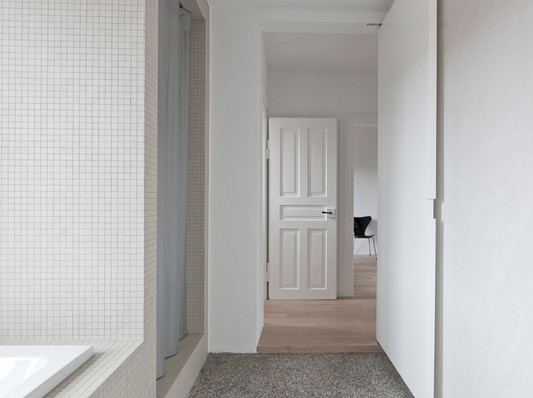 Das Badezimmer in der Maisonettewohnung