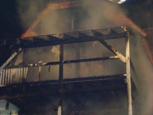 Zu den Kriterien des baulichen Brandschutzes zählen auch das Brandverhalten der Baustoffe und der Feuerwiderstand der Bauteile.