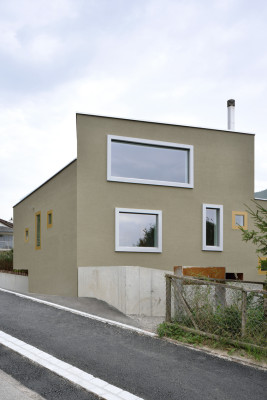 Straßenansicht von Westen